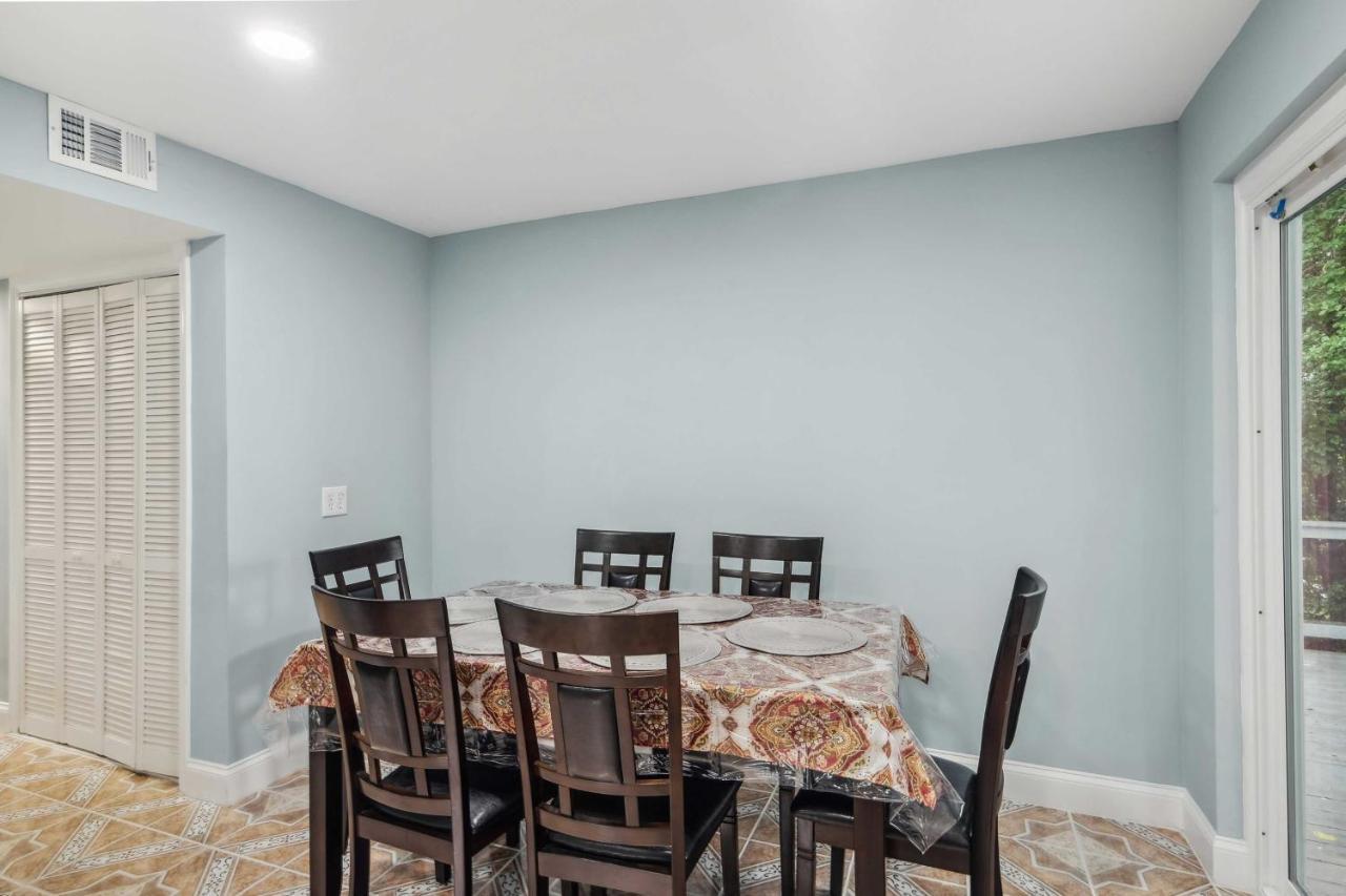 Pet-Friendly Mount Rainier Home With Gas Grill! Exterior photo